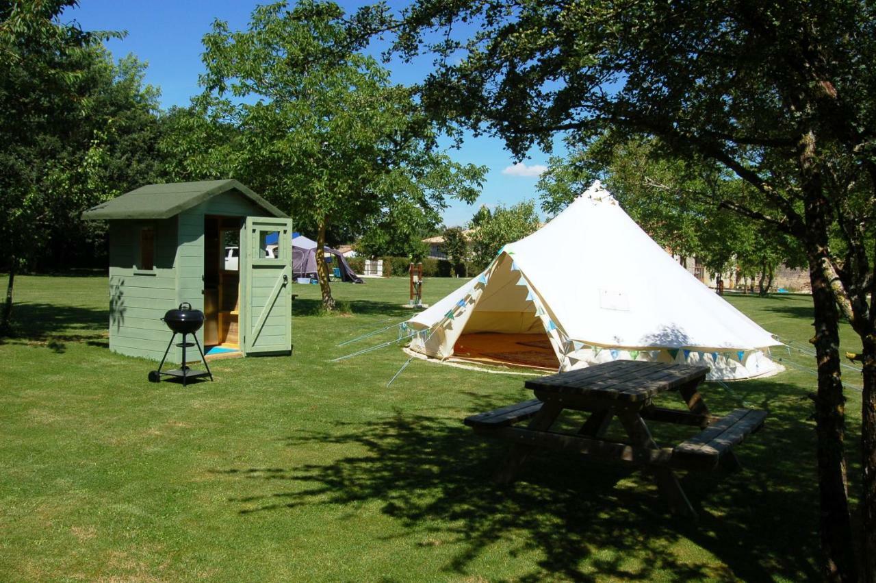 Camping La Forêt de Tessé Extérieur photo